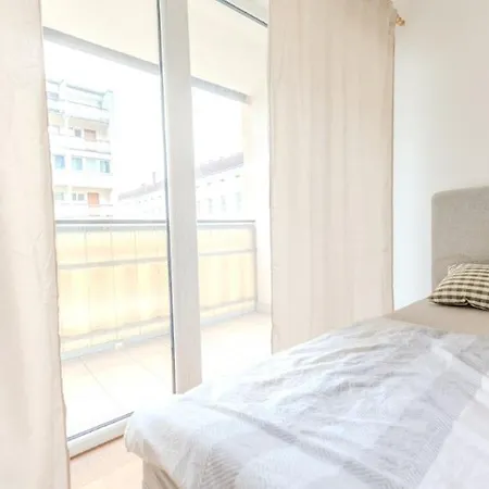 3 Personen In Zentrum-naehe *