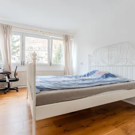 3 Personen In Zentrum-naehe *