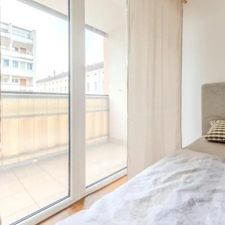 3 Personen In Zentrum-naehe