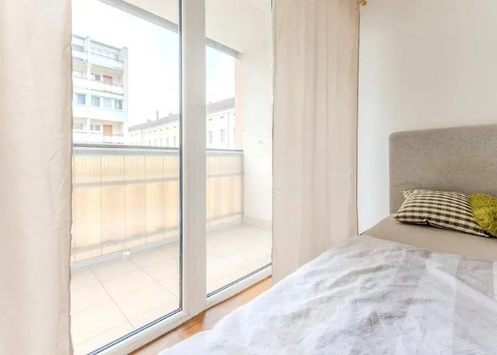 3 Personen In Zentrum-naehe